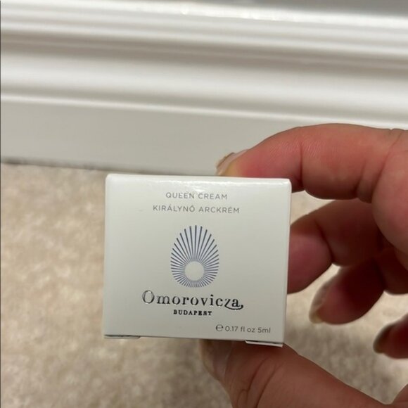 Omorovicza Queen Cream new face cream moisturizer 5ml - Picture 3 of 5